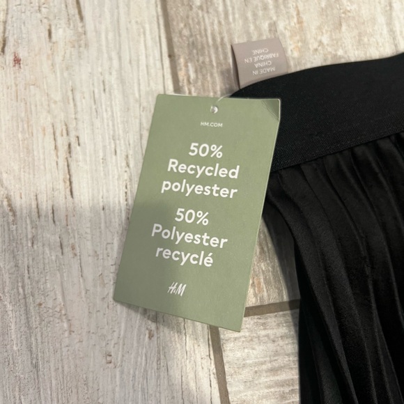 H&M Black A-Line Pleated Skirt - Picture 5 of 7